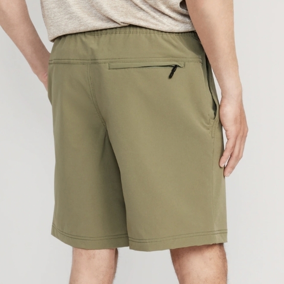 4XL • Old Navy • StretchTech Water-Repellent Jogger Shorts 9-inch inseam - Picture 2 of 3